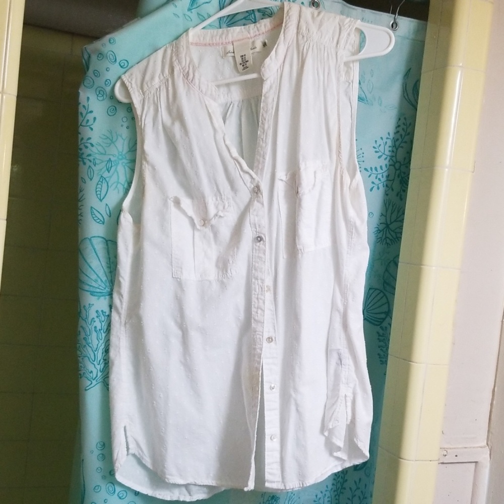 Button up sleeveless shirt